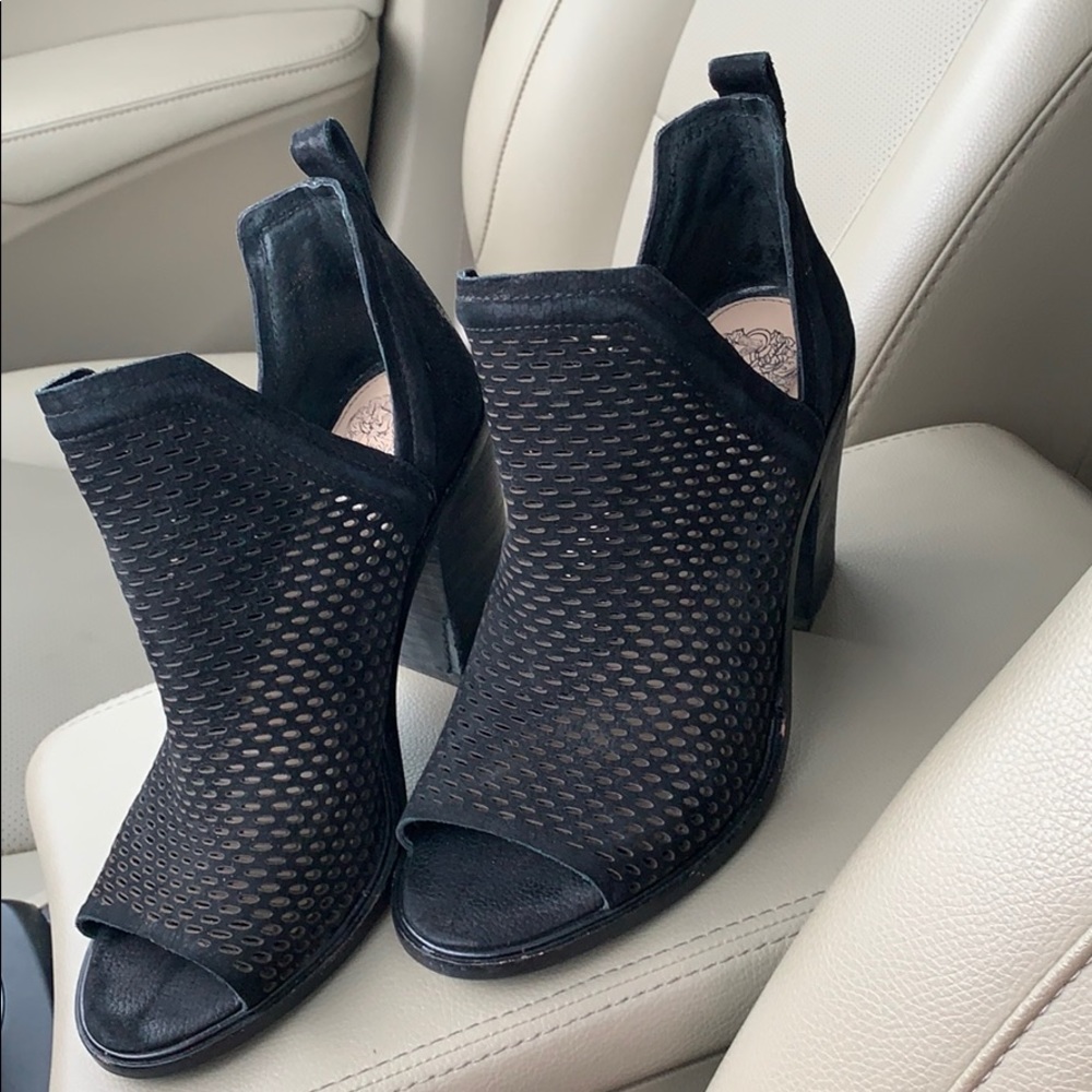 Vince Camuto Kensa peep toe booties